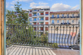 
                                                                                        Vente
                                                                                         Musiciens - L’élégance d’une Villa de la Renaissance Italienne au cœur de la ville