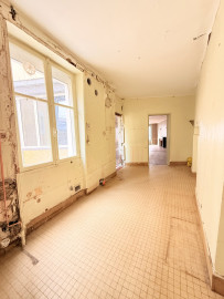 
                                                                                        Vente
                                                                                         Nantes centre – Grand appartement de 116,39 m² à rénover avec ascenseur