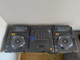 Instrument de musique
Nexus CDJ2000 et Nexus DJM900