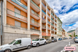 
                                                                                        Location
                                                                                         Nice 06300 - Charmant studio lumineux avec terrasse quartier Riquier