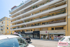 
                                                                                        Location
                                                                                         Nice 06300 - Spacieux et lumineux T1 dans le quartier du Port