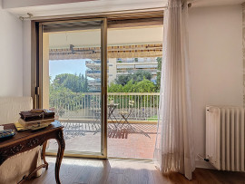 
                                                                                        Vente
                                                                                         Nice - 4 pièces traversant au coeur d'une résidence élégante