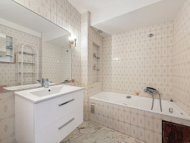 
                                                                                        Vente
                                                                                         Nice - 4 pièces traversant au coeur d'une résidence élégante