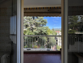 
                                                                                        Vente
                                                                                         Nice - 4 pièces traversant