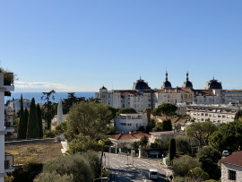 
                                                                                        Vente
                                                                                         Nice - Beau 3 pièces, Haut Cimiez, dans une résidence proche des commerces