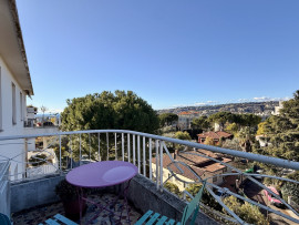 
                                                                                        Vente
                                                                                         Nice - Beau 3 pièces, Haut Cimiez, dans une résidence proche des commerces