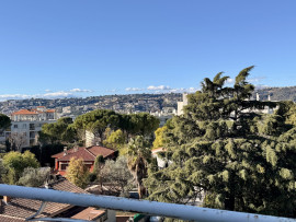 
                                                                                        Vente
                                                                                         Nice - Beau 3 pièces, Haut Cimiez, dans une résidence proche des commerces