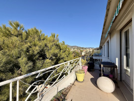 
                                                                                        Vente
                                                                                         Nice - Beau 3 pièces, Haut Cimiez,