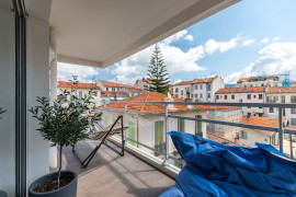 
                                                                                        Vente
                                                                                         NICE / BORRIGLIONE - Appartement 2 pièces à vendre en dernier étage avec terrasse, parking et cave