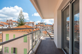 
                                                                                        Vente
                                                                                         NICE / BORRIGLIONE - Appartement 2 pièces à vendre en dernier étage avec terrasse, parking et cave