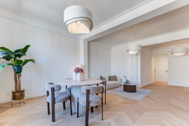 
                                                                                        Vente
                                                                                         Nice – Carré d’Or : Charmant 3 pièces de 88 m² niché au dernier étage d’une élégante résidence bourgeoise.