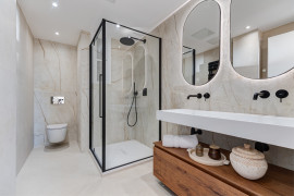 
                                                                                        Vente
                                                                                         Nice – Carré d’Or : Charmant 3 pièces de 88 m² niché au dernier étage d’une élégante résidence bourgeoise.