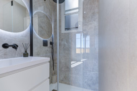 
                                                                                        Vente
                                                                                         Nice – Carré d’Or : Charmant 3 pièces de 88 m² niché au dernier étage d’une élégante résidence bourgeoise.