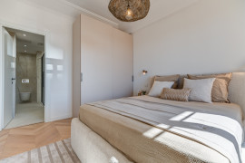 
                                                                                        Vente
                                                                                         Nice – Carré d’Or : Charmant 3 pièces de 88 m² niché au dernier étage d’une élégante résidence bourgeoise.