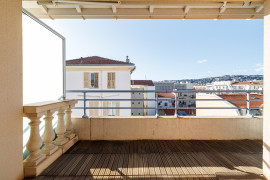 
                                                                                        Vente
                                                                                         Nice - Carré d’or - Magnifique 3 pièces de 108 m² en dernier étage avec grande terrasse