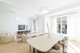 
                                                                                        Vente
                                                                                         Nice - Carré d'Or - Grand 4 pièces traversant de 120m2 entièrement rénové