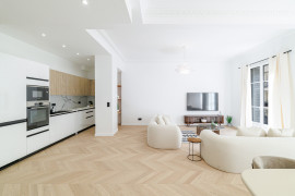 
                                                                                        Vente
                                                                                         Nice - Carré d'Or - Grand 4 pièces traversant de 120m2 entièrement rénové