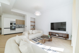 
                                                                                        Vente
                                                                                         Nice - Carré d'Or - Grand 4 pièces traversant de 120m2 entièrement rénové