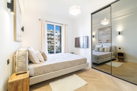 
                                                                                        Vente
                                                                                         Nice - Carré d'Or - Grand 4 pièces traversant de 120m2 entièrement rénové