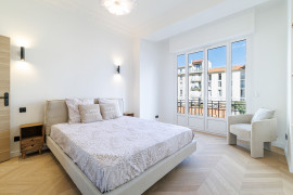 
                                                                                        Vente
                                                                                         Nice - Carré d'Or - Grand 4 pièces traversant de 120m2 entièrement rénové