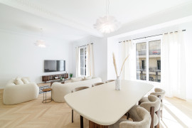 
                                                                                        Vente
                                                                                         Nice - Carré d'Or - Grand 4 pièces traversant de 120m2 entièrement rénové