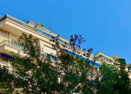 Vente
NICE, Carré d'Or : Spacieux 2 pièces au dernier étage avec terra