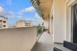 
                                                                                        Vente
                                                                                         Nice - Caucade -Joli 4 pièces en étage avec terrasse et vue mer