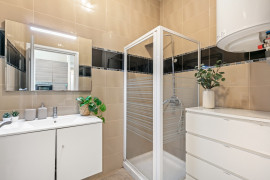 Colocation
NICE CENTRE-Chambre climatisée dans colocation - A