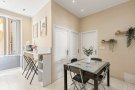 Colocation
NICE CENTRE-Chambre climatisée dans colocation - A
