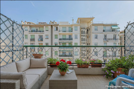 
                                                                                        Vente
                                                                                         Nice - Centre Ville : Appartement 3 pièces