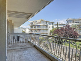 Vente
Nice Cimiez - 3 pièces avec grande terrasse offrant une vue dégagée sur la mer