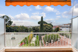 
                                                                                        Vente
                                                                                         Nice - Cimiez Appartement traversant  de 2 pièces avec terrasse vue mer