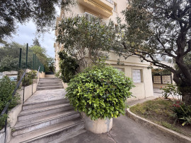 
                                                                                        Vente
                                                                                         Nice - Cimiez Appartement traversant  de 2 pièces avec terrasse vue mer