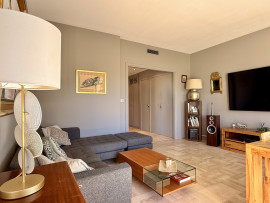 
                                                                                        Vente
                                                                                         Nice Cimiez - Beau 3 pièces 72m2 refait à neuf avec terrasse et aperçu mer dans résidence recherchée avec parc