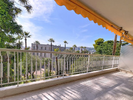 
                                                                                        Vente
                                                                                         Nice Cimiez - Dans résidence luxueuse proche centre ville, beau 3 pièces avec terrasse et vue dégagée sur la mer et le parc