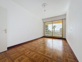 
                                                                                        Vente
                                                                                         Nice Cimiez - Dans résidence luxueuse proche centre ville, beau 3 pièces avec terrasse et vue dégagée sur la mer et le parc