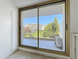 
                                                                                        Vente
                                                                                         Nice Cimiez - Dans résidence luxueuse proche centre ville, beau 3 pièces avec terrasse et vue dégagée sur la mer et le parc