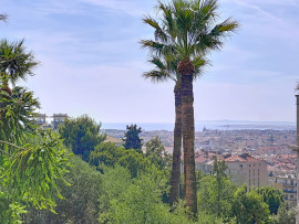 
                                                                                        Vente
                                                                                         Nice Cimiez - Dans résidence luxueuse proche centre ville, beau 3 pièces avec terrasse et vue dégagée sur la mer et le parc
