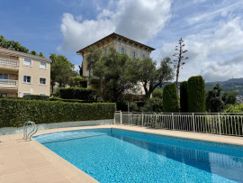 Vente
Nice Cimiez - Espace, calme, piscine : que du bonheur !