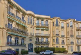 Vente
Nice - Cimiez - Grand 4 pièces de 116 m² à rénover situé dans un palais Bel époque
