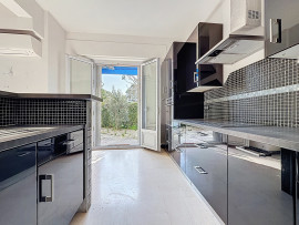 
                                                                                        Vente
                                                                                         Nice Cimiez - Idéal familles - 4 pièces en  RDJ