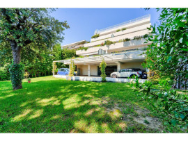 
                                                                                        Vente
                                                                                         Nice Cimiez - Rare - Toit-terrasse avec espace de vie de 197 m2 et ses deux immenses terrasses