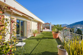 
                                                                                        Vente
                                                                                         Nice Cimiez - Toit terrasse 3/ 4 pièces de 110 m2