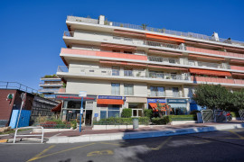 
                                                                                        Vente
                                                                                         Nice Cimiez - Toit terrasse 3/ 4 pièces de 110 m2