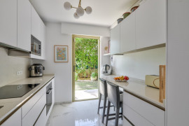 
                                                                                        Vente
                                                                                         Nice Cimiez - Une vie comme dans une maison !