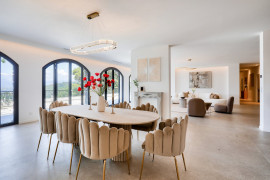 
                                                                                        Vente
                                                                                         Nice - Col des Quatres Chamins - Magnifique maison 9 pièces de 395 m² entièrement rénovée avec piscine