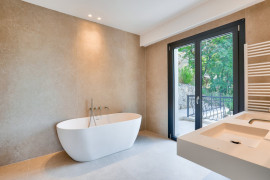 
                                                                                        Vente
                                                                                         Nice - Col des Quatres Chamins - Magnifique maison 9 pièces de 395 m² entièrement rénovée avec piscine