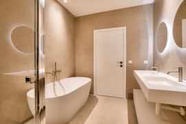 
                                                                                        Vente
                                                                                         Nice - Col des Quatres Chamins - Magnifique maison 9 pièces de 395 m² entièrement rénovée avec piscine