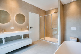 
                                                                                        Vente
                                                                                         Nice - Col des Quatres Chamins - Magnifique maison 9 pièces de 395 m² entièrement rénovée avec piscine