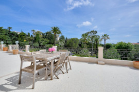 Vente
Nice - Exceptionnel appartement rénové dans un ancien Palace de Cimiez